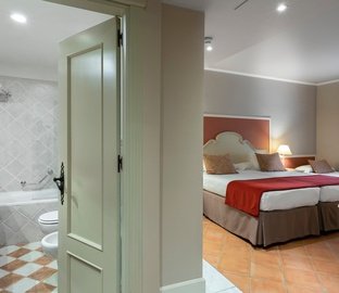 Habitacion Triple  Vincci La Rábida 4* Sevilla